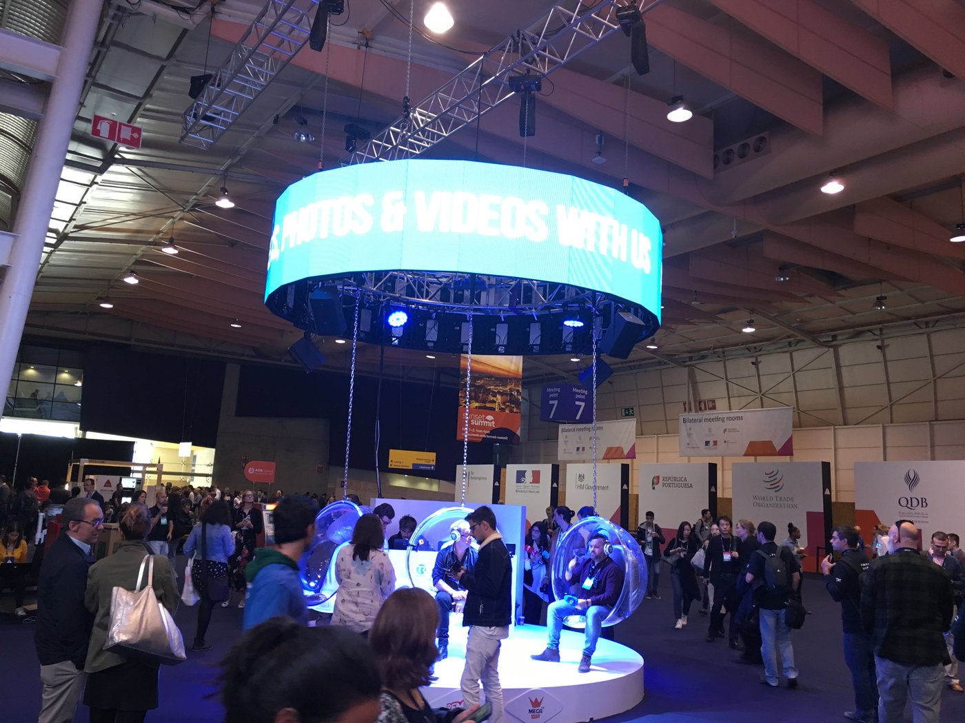 Guia alquiler pantallas LED Madrid pixel pitch P1.9 P2.5 P3.9 P4 videowallía alquiler pantallas LED Madrid pixel pitch P2.5 P3.9 P4 videowall corporativo stands IFEMA
